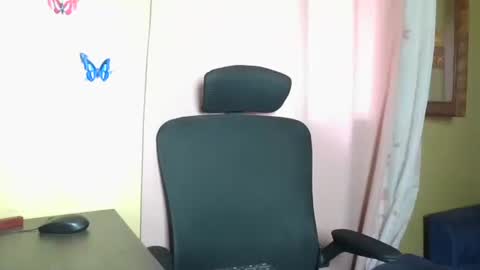 Snapshot of litlecarene chatting on 12/05/25, 12:47 litlecarene online show from 12/05/25, 12:47