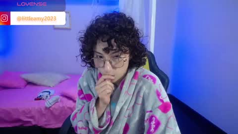 Snapshot of little__amy_ chatting on 01/02/25, 07:12  AMY  online show from 01/02/25, 07:12