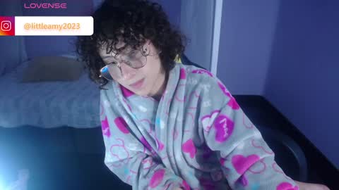 Snapshot of little__amy_ chatting on 01/10/25, 11:33  AMY  online show from 01/10/25, 11:33
