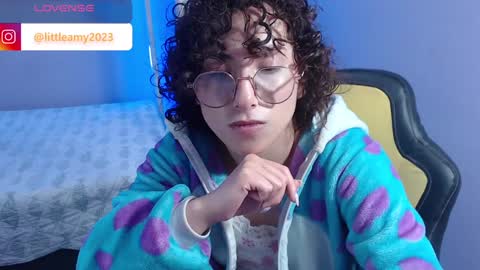 Snapshot of little__amy_ chatting on 01/20/25, 06:10  AMY  online show from 01/20/25, 06:10