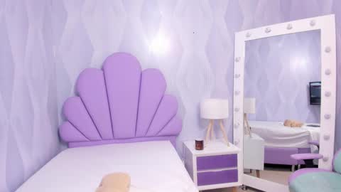 little__doll18 online show from 12/21/25, 10:44