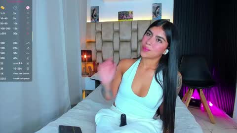 Sophie ---- connected from 1400 to 2100 Colombia time online show from 04/19/26, 07:38