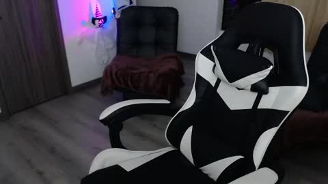 Amelie  online show from 10/30/25, 04:25