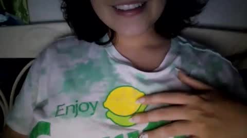 Snapshot of little_anef chatting on 09/17/25, 10:33 little_anef online show from 09/17/25, 10:33