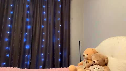 Snapshot of little_anioneta chatting on 12/20/25, 08:10 Catherine online show from 12/20/25, 08:10