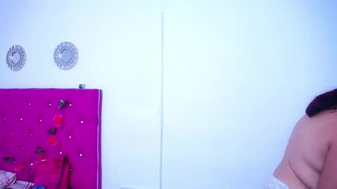Snapshot of little_flower4you chatting on 01/12/25, 10:12 mai rojas online show from 01/12/25, 10:12