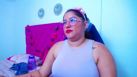 Snapshot of little_flower4you chatting on 01/13/25, 01:13 mai rojas online show from 01/13/25, 01:13