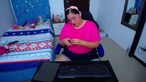 Snapshot of little_flower4you chatting on 02/11/25, 07:27 mai rojas online show from 02/11/25, 07:27