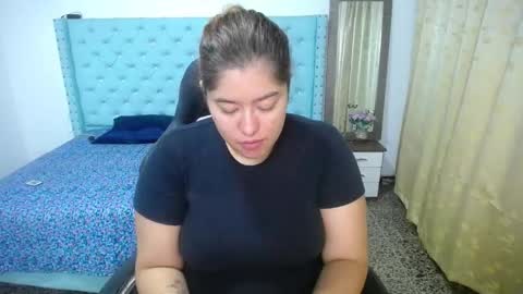 Snapshot of little_flower4you chatting on 09/19/25, 12:17 mai rojas online show from 09/19/25, 12:17