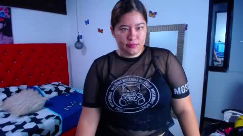 Snapshot of little_flower4you chatting on 10/26/25, 12:44 mai rojas online show from 10/26/25, 12:44