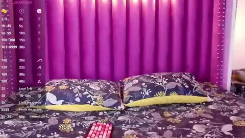 Snapshot of little_kayla_ chatting on 09/10/25, 02:55 kayla Instagram kayla 71082 online show from 09/10/25, 02:55