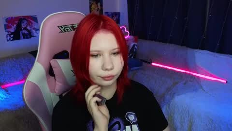 Snapshot of little_kitsune chatting on 02/25/25, 04:35 Rachel online show from 02/25/25, 04:35