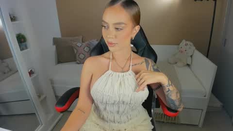 Snapshot of little_kitty4 chatting on 10/27/25, 10:47 little_kitty4 online show from 10/27/25, 10:47