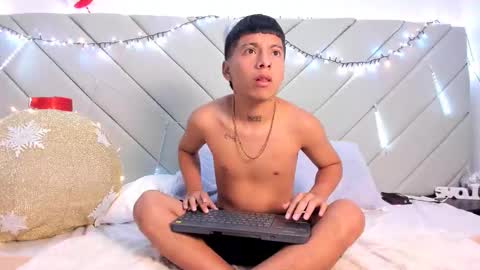 little_kris1 online show from 12/01/25, 12:43