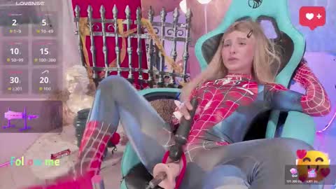 Lili online show from 10/31/25, 09:27