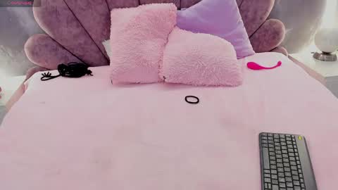 little_melanie online show from 04/19/26, 06:10