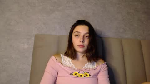 Snapshot of little_mia__ chatting on 09/23/25, 09:29 Mia Im online every day 1530 PM in New York 2030 PM in London online show from 09/23/25, 09:29