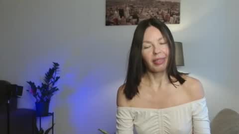 Snapshot of little_nicole_ chatting on 10/05/25, 11:19 Nicole online show from 10/05/25, 11:19