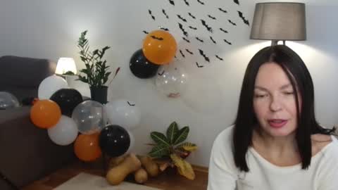 Nicole online show from 10/26/25, 02:34