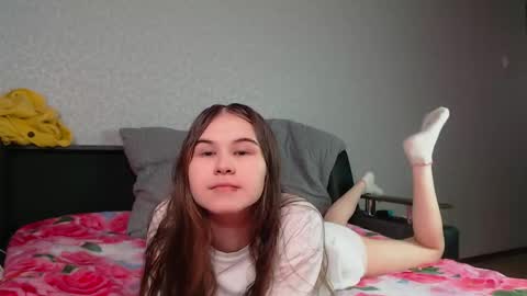 Snapshot of little_owlx chatting on 05/23/26, 04:22 Alice.. online show from 05/23/26, 04:22
