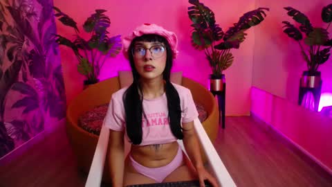 Snapshot of little_paulette chatting on 10/28/25, 01:47 Paulette online show from 10/28/25, 01:47