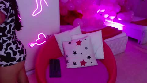 Snapshot of little_paulette chatting on 11/22/25, 04:33 Paulette online show from 11/22/25, 04:33