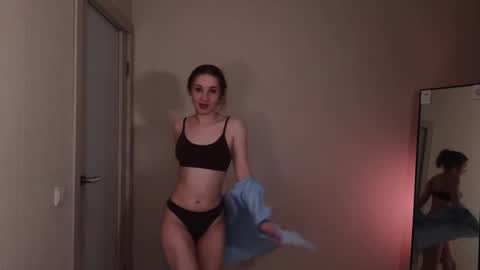 little_pretty_woman online show from 10/23/25, 06:50