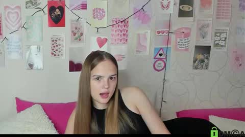 Snapshot of little_radiant_sun chatting on 11/18/25, 09:36 Kriss online show from 11/18/25, 09:36