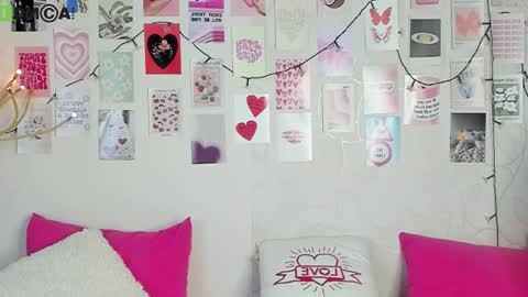 Snapshot of little_radiant_sun chatting on 01/16/26, 09:35 Kriss online show from 01/16/26, 09:35