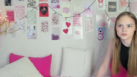 Snapshot of little_radiant_sun chatting on 01/18/26, 09:35 Kriss online show from 01/18/26, 09:35