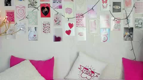 Snapshot of little_radiant_sun chatting on 02/01/26, 08:13 Kriss online show from 02/01/26, 08:13