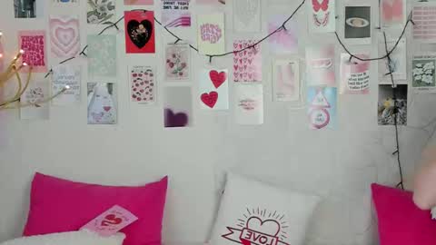 Snapshot of little_radiant_sun chatting on 02/18/26, 08:32 Kriss online show from 02/18/26, 08:32