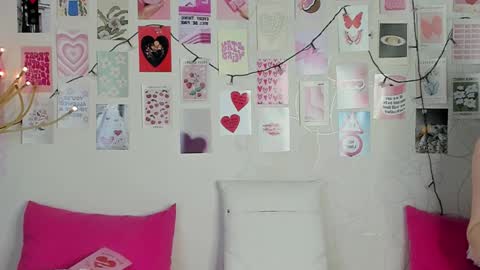 Snapshot of little_radiant_sun chatting on 02/20/26, 09:32 Kriss online show from 02/20/26, 09:32