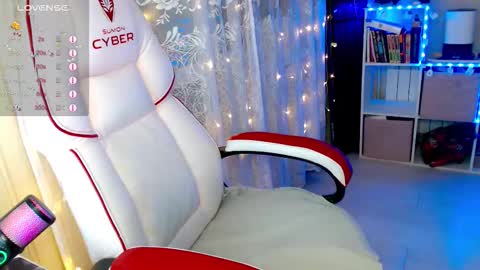 Snapshot of little_raiden chatting on 11/22/25, 02:21 little_raiden online show from 11/22/25, 02:21