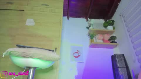 Eva online show from 11/21/25, 08:07