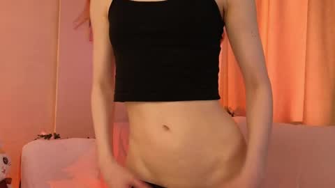 Snapshot of little_red_rosy chatting on 05/05/26, 04:31 Rosy online show from 05/05/26, 04:31