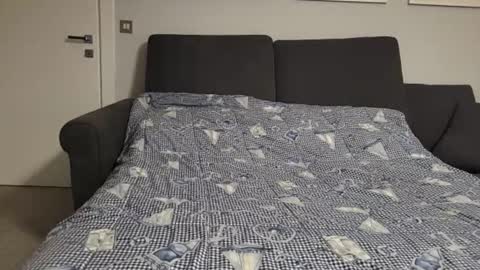 Snapshot of little_sakuraxxx chatting on 01/01/25, 04:07 GiuliaFrancesco online show from 01/01/25, 04:07