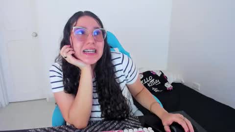 Laire  online show from 11/22/25, 07:57