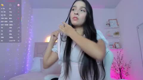 Snapshot of little_sweet_18 chatting on 12/14/25, 11:31 Daniela online show from 12/14/25, 11:31