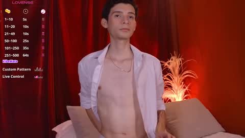 Snapshot of little_twiink chatting on 03/04/26, 03:12 Juan Ferrer online show from 03/04/26, 03:12