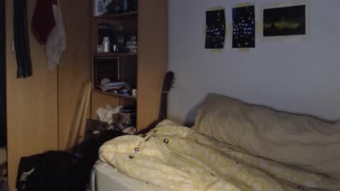 littlealien7 online show from 10/17/25, 02:08