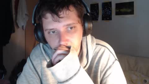 littlealien7 online show from 10/21/25, 12:22