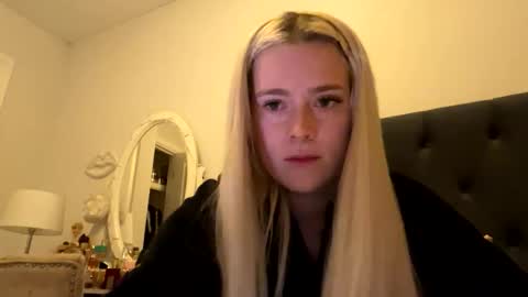 Littleblonde010 online show from 11/16/25, 07:41