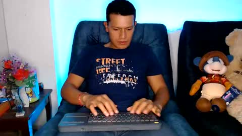 Snapshot of littledicklatin chatting on 06/09/26, 02:45 Manu online show from 06/09/26, 02:45