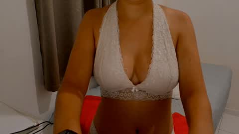 Snapshot of littledream20 chatting on 10/19/25, 03:29 LittleDream20 online show from 10/19/25, 03:29