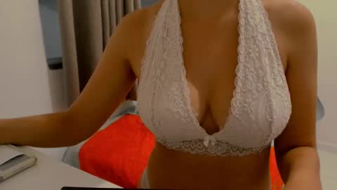 Snapshot of littledream20 chatting on 10/30/25, 09:00 LittleDream20 online show from 10/30/25, 09:00