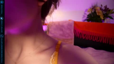 Snapshot of littlee33 chatting on 11/08/25, 09:13 Emily Hill online show from 11/08/25, 09:13