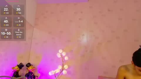 Snapshot of littlee_emilyy_ chatting on 04/28/26, 01:05 Emily online show from 04/28/26, 01:05