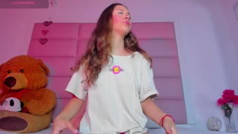 Snapshot of littlee_emma_ chatting on 01/23/25, 03:16 littlee_emma_ online show from 01/23/25, 03:16