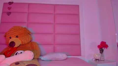 Snapshot of littlee_emma_ chatting on 01/31/25, 03:20 littlee_emma_ online show from 01/31/25, 03:20